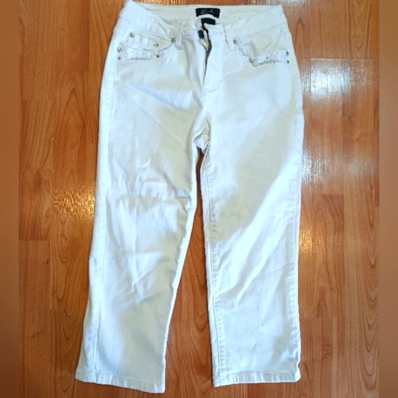 Earl Jeans White Rhinestone Capris (8) - Picture 2 of 5